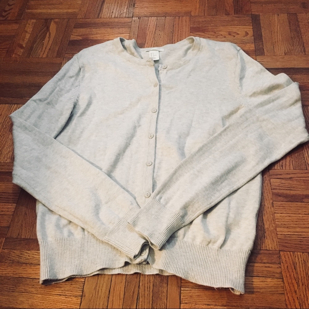 💀H&M Basic Gray Button Down Cardigan
